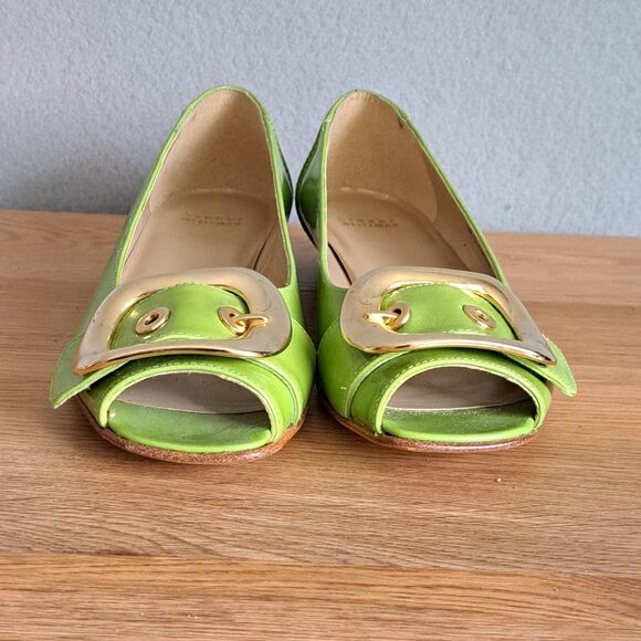 Stuart Weitzman Lime Green Patent Leather Peep Toe Flats 6.5 Gold Buckle Spain - Picture 2 of 12